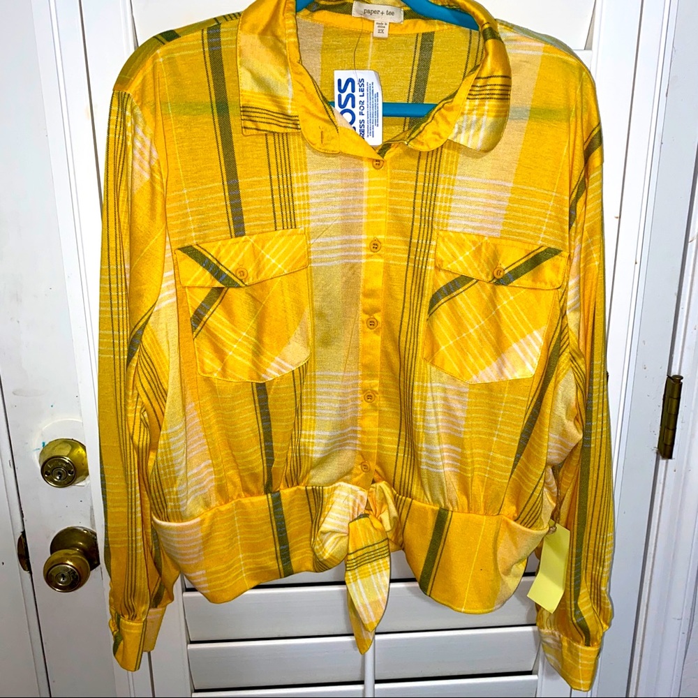 NWT! Long sleeve, cute yellow plaid top! 💛